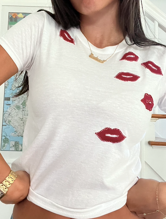 Kiss Tee